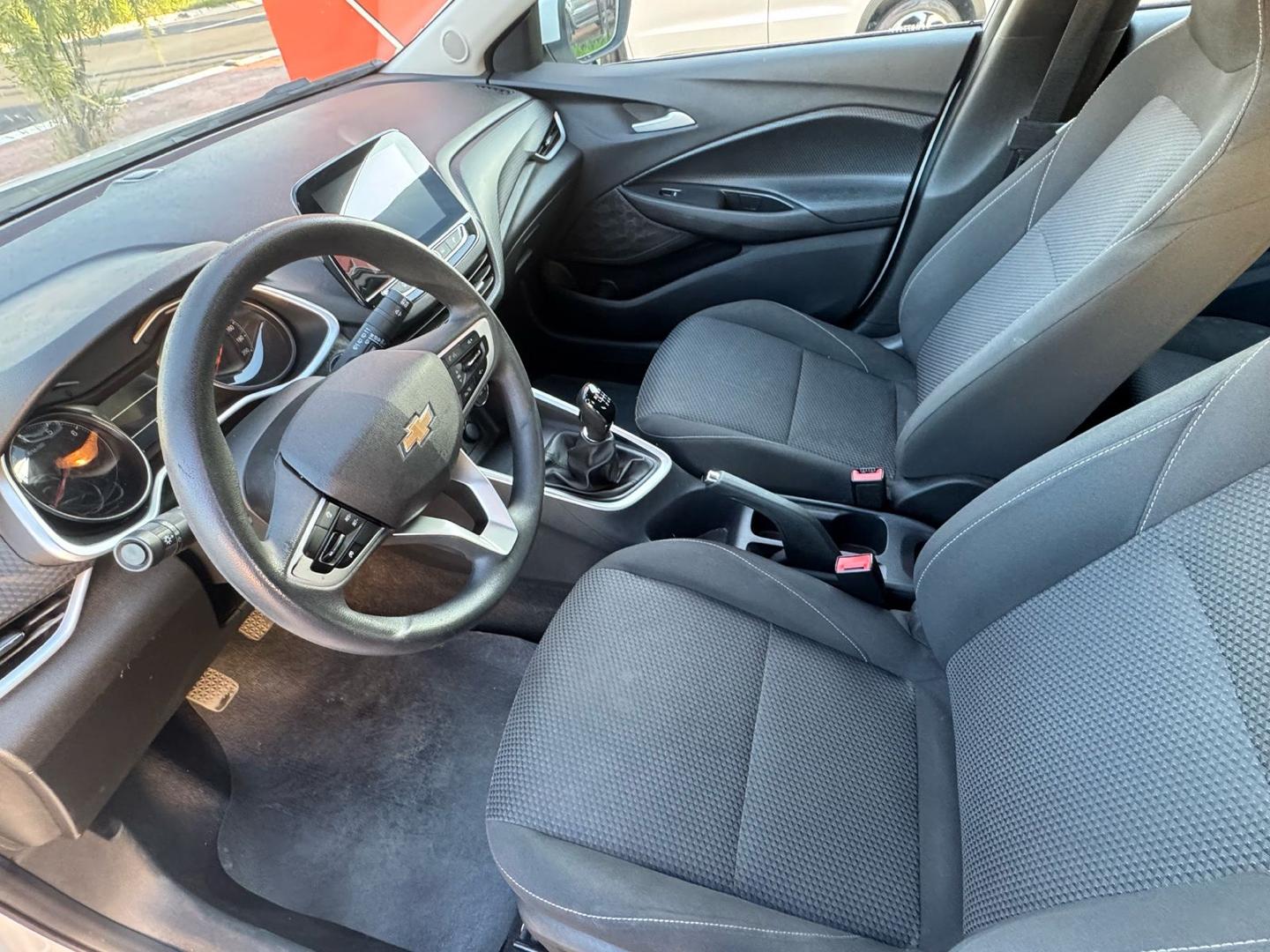 CHEVROLET Onix Hatch - Foto