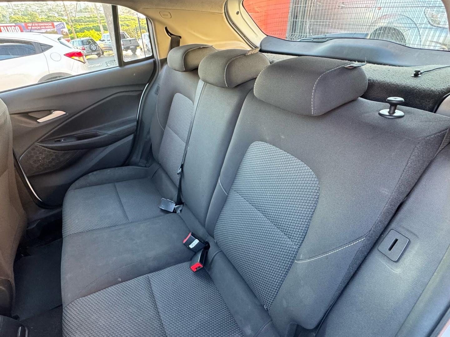 CHEVROLET Onix Hatch - Foto