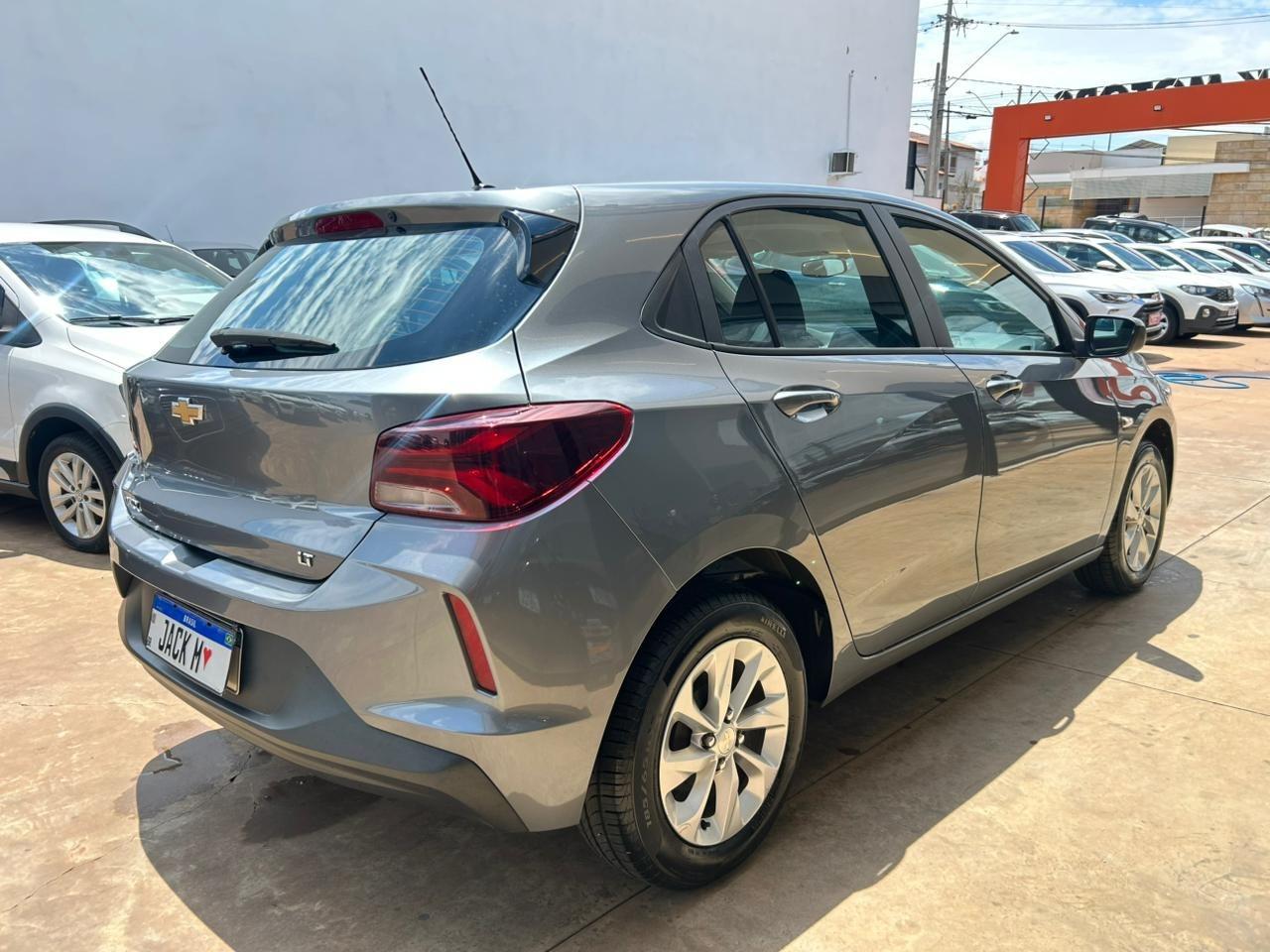 CHEVROLET Onix Hatch - Foto