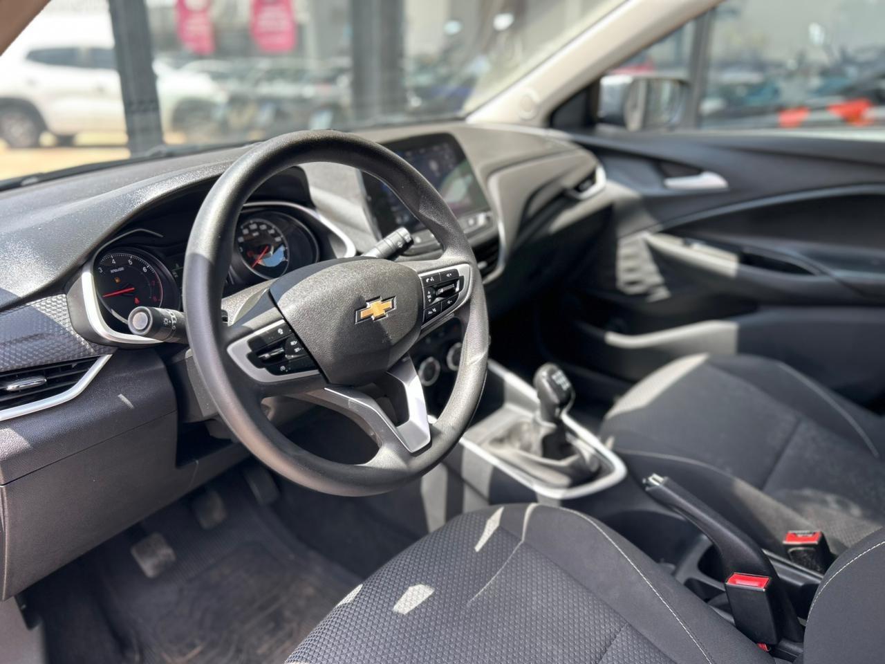 CHEVROLET Onix Hatch - Foto