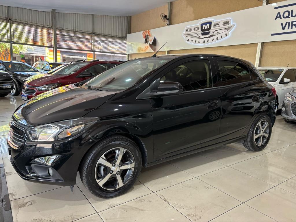 CHEVROLET Onix Hatch - Foto