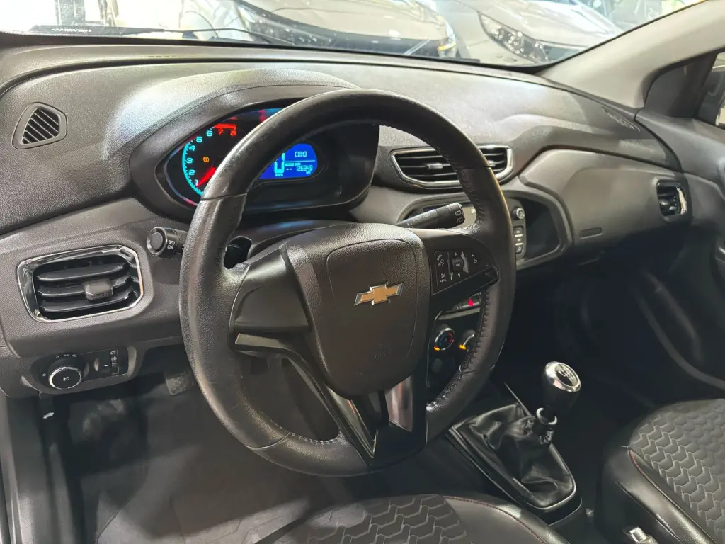 CHEVROLET Onix Hatch - Foto