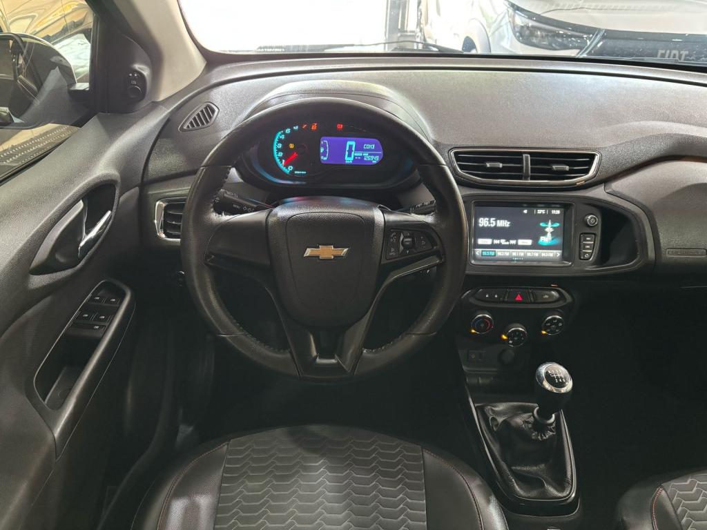 CHEVROLET Onix Hatch - Foto