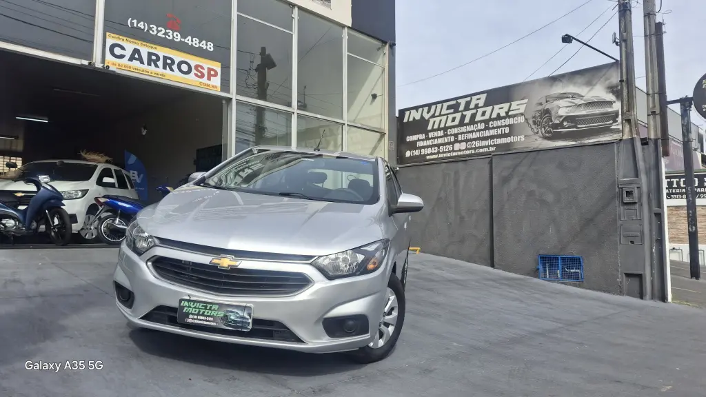 CHEVROLET Onix Hatch - Foto