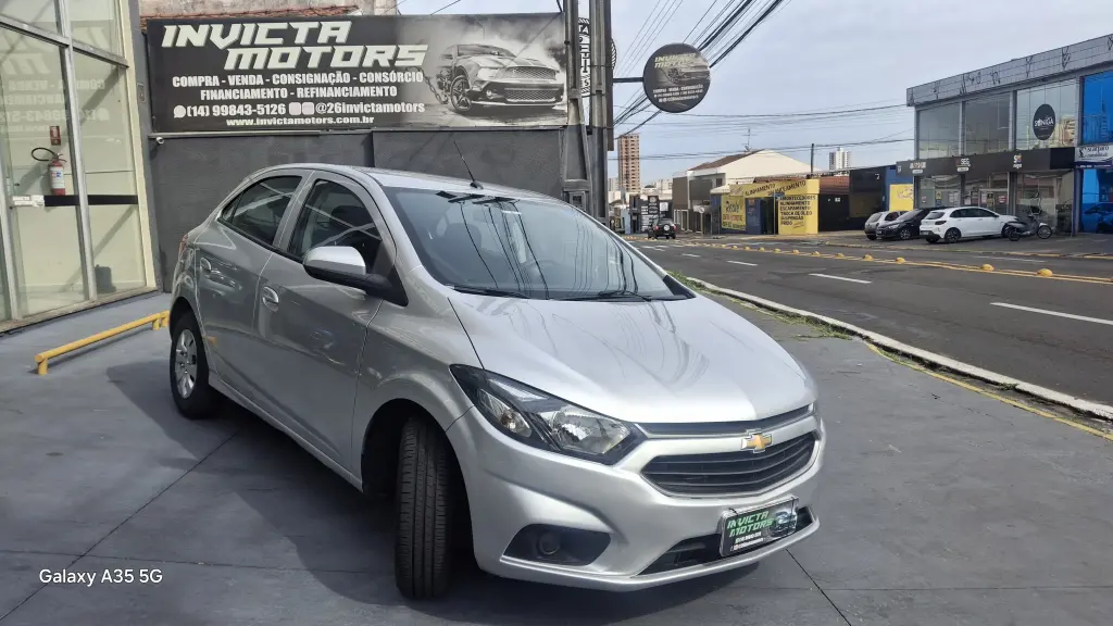 CHEVROLET Onix Hatch - Foto