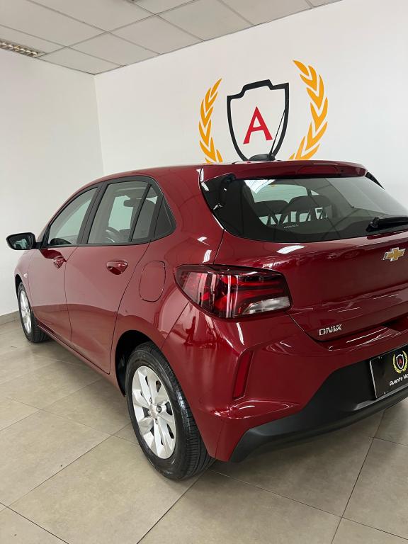 CHEVROLET Onix Hatch - Foto