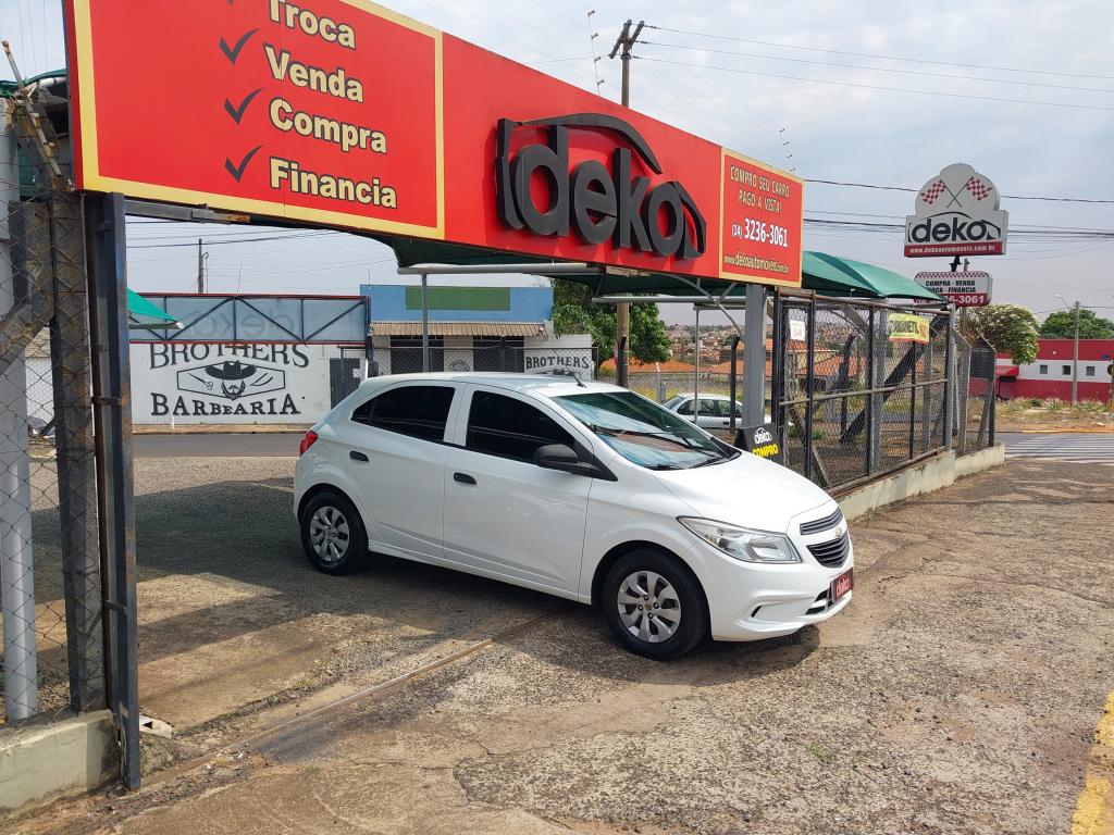 CHEVROLET Onix Hatch - Foto