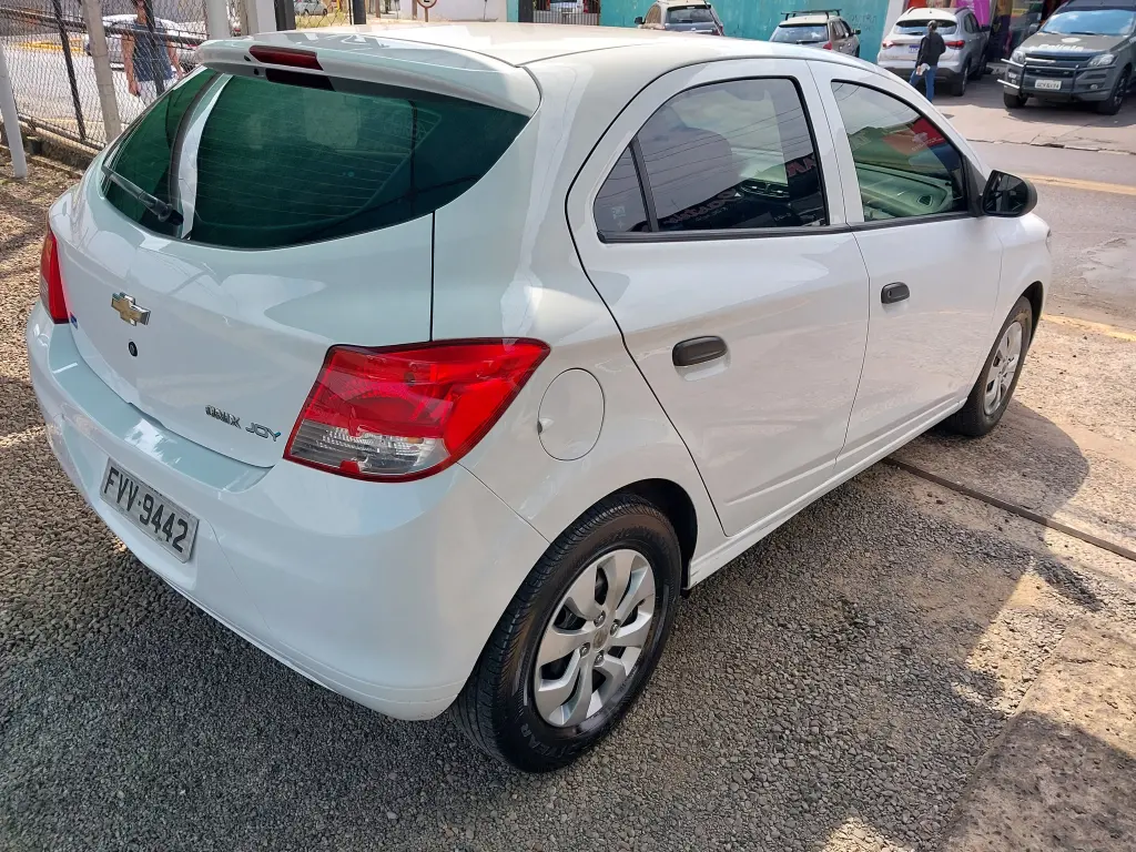 CHEVROLET Onix Hatch - Foto