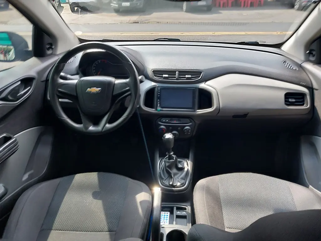 CHEVROLET Onix Hatch - Foto