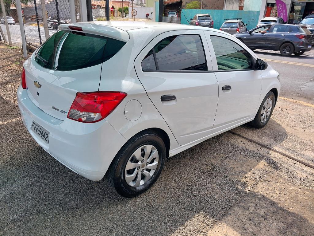 CHEVROLET Onix Hatch - Foto