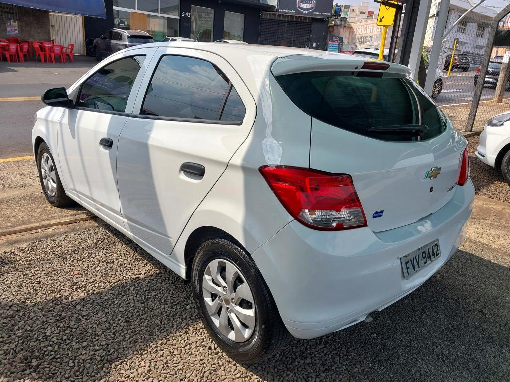 CHEVROLET Onix Hatch - Foto