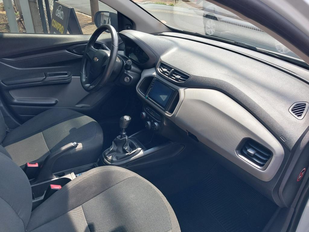 CHEVROLET Onix Hatch - Foto