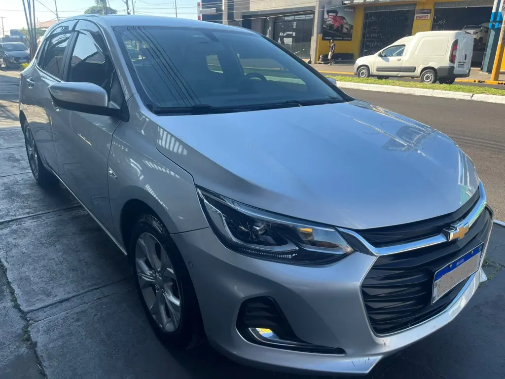 CHEVROLET Onix Hatch - Foto