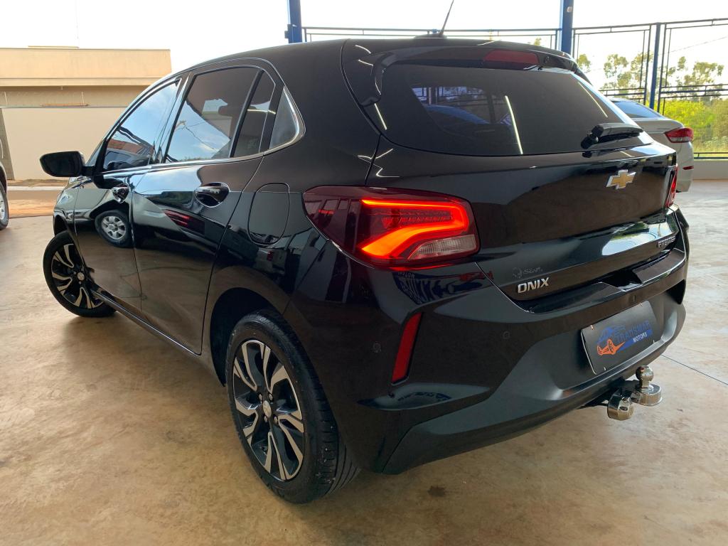 CHEVROLET Onix Hatch - Foto