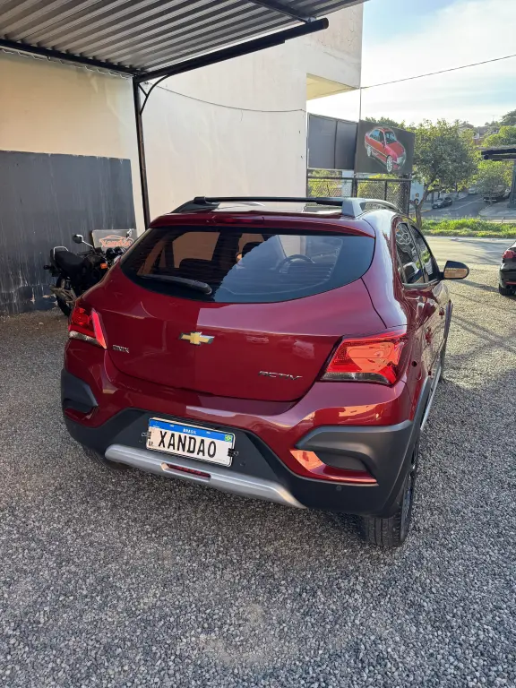 CHEVROLET Onix Hatch - Foto