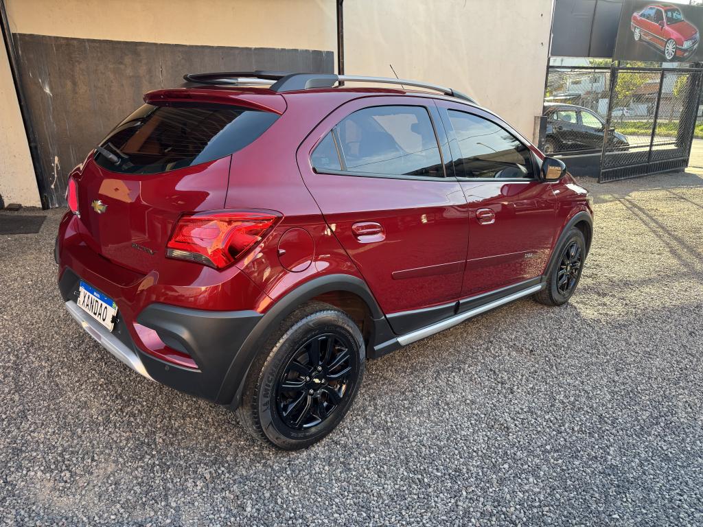 CHEVROLET Onix Hatch - Foto