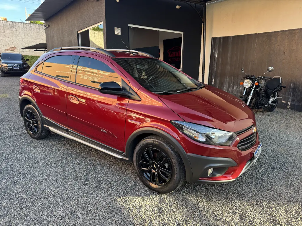 CHEVROLET Onix Hatch - Foto