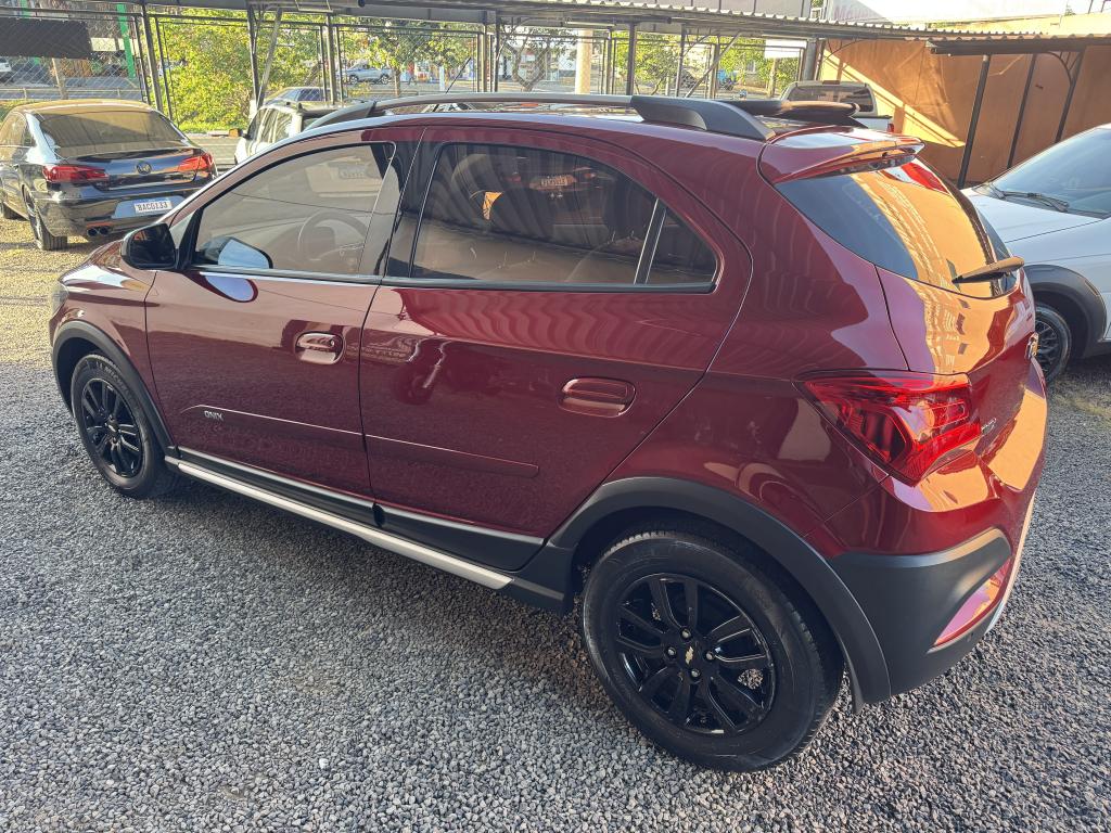 CHEVROLET Onix Hatch - Foto