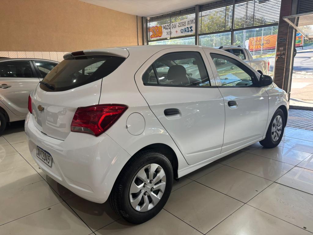 CHEVROLET Onix Hatch - Foto