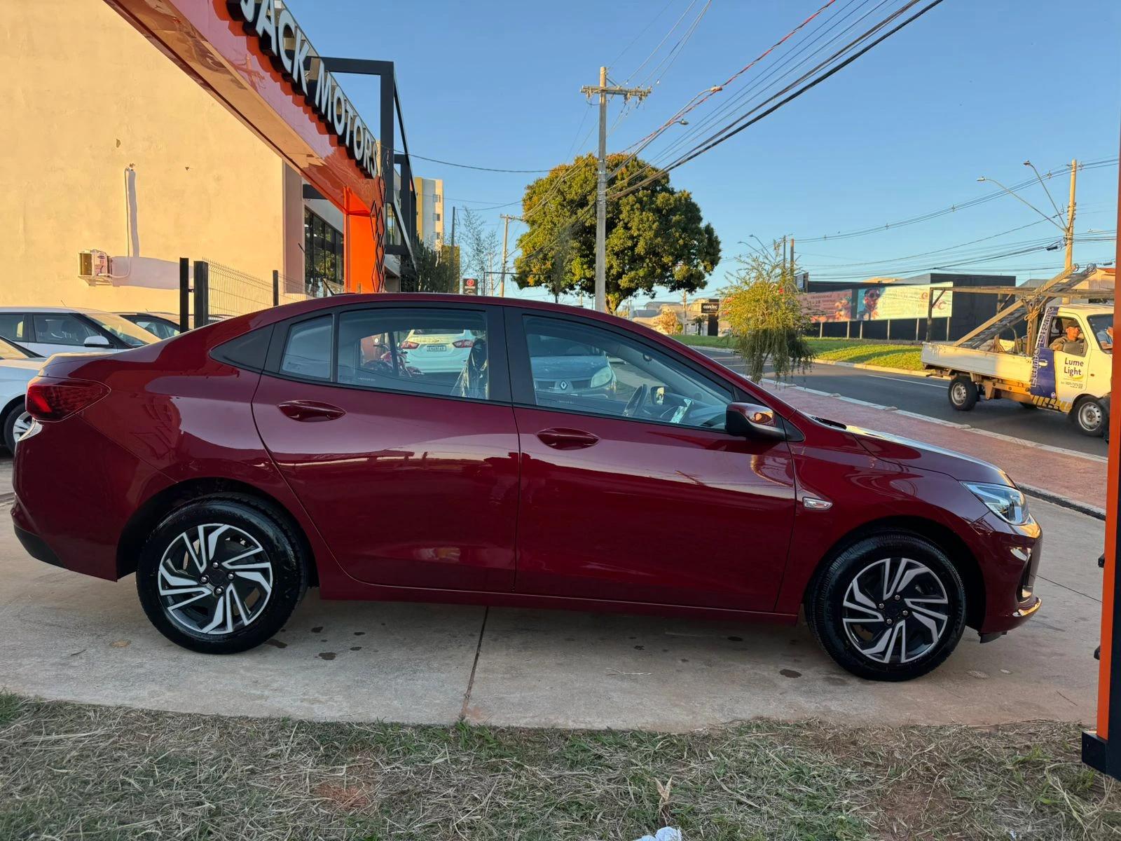 CHEVROLET Onix Hatch - Foto