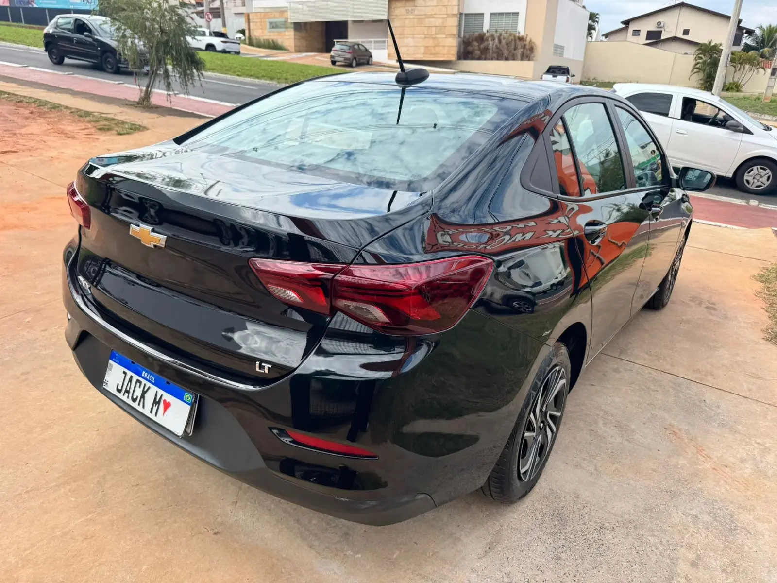 CHEVROLET Onix Hatch - Foto
