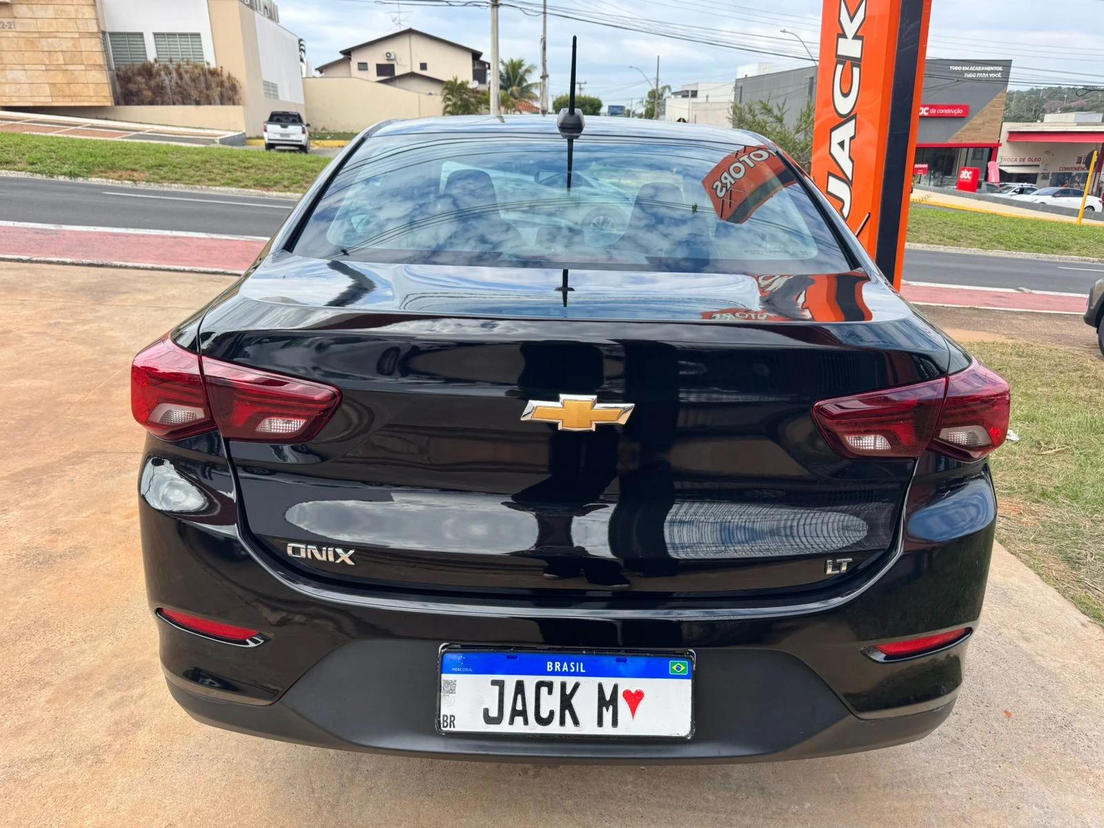 CHEVROLET Onix Hatch - Foto