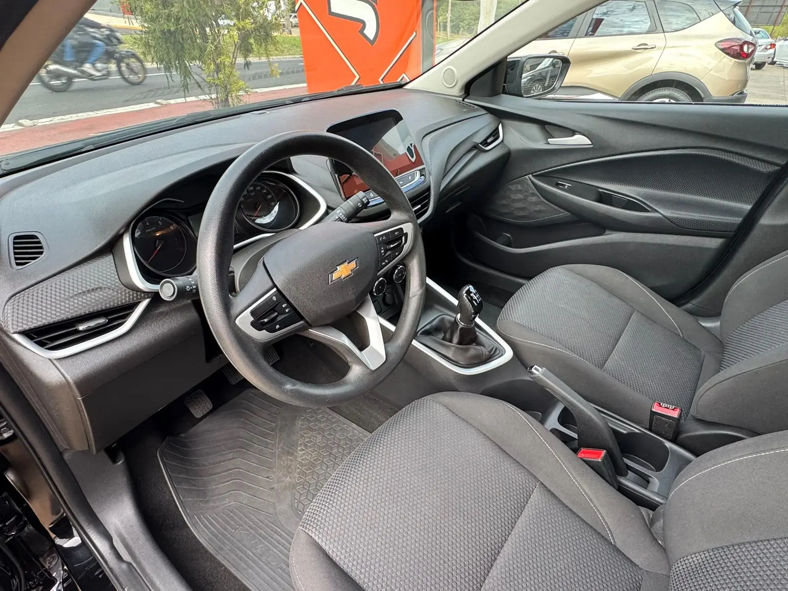 CHEVROLET Onix Hatch - Foto