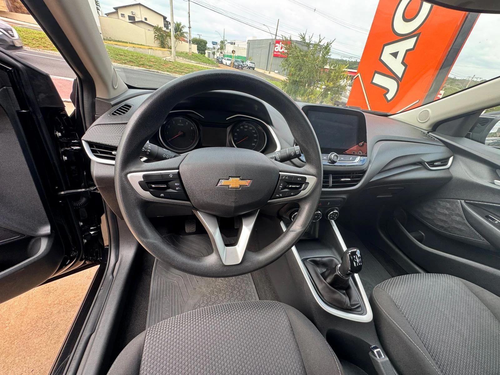 CHEVROLET Onix Hatch - Foto