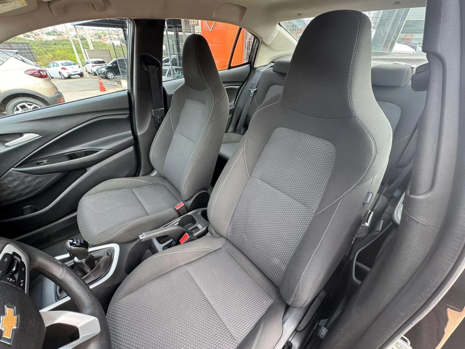 CHEVROLET Onix Hatch - Foto