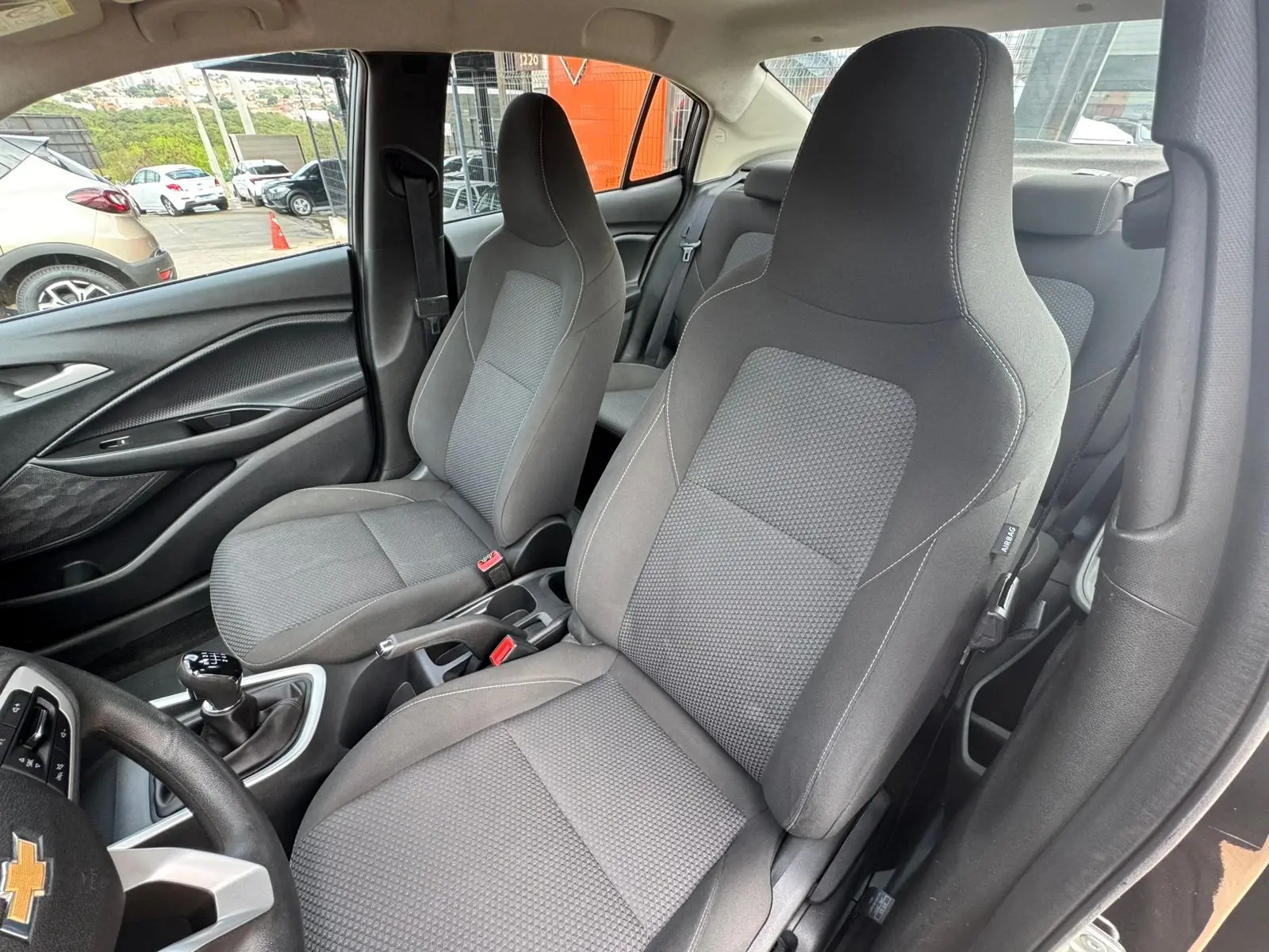 CHEVROLET Onix Hatch - Foto