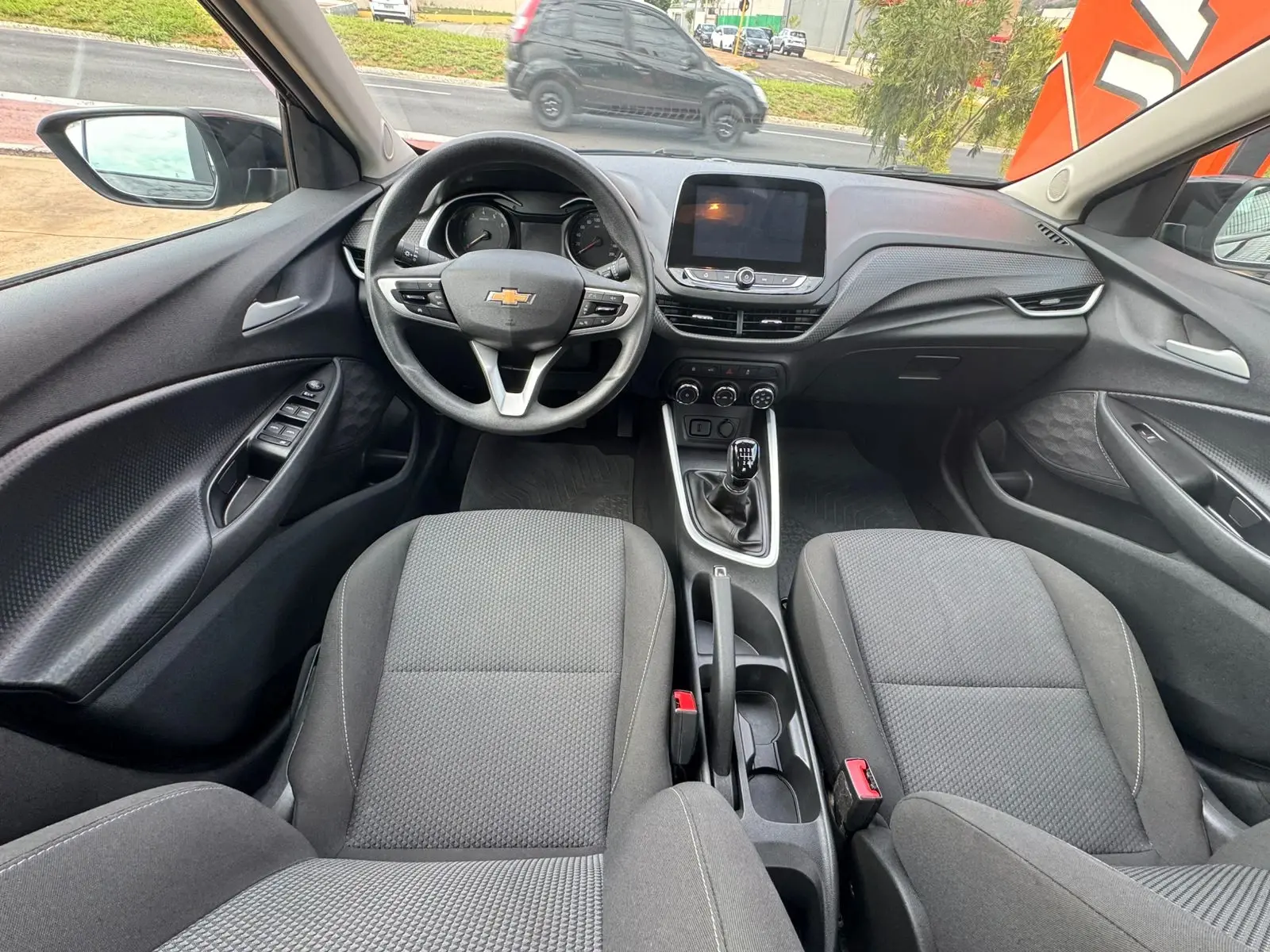 CHEVROLET Onix Hatch - Foto