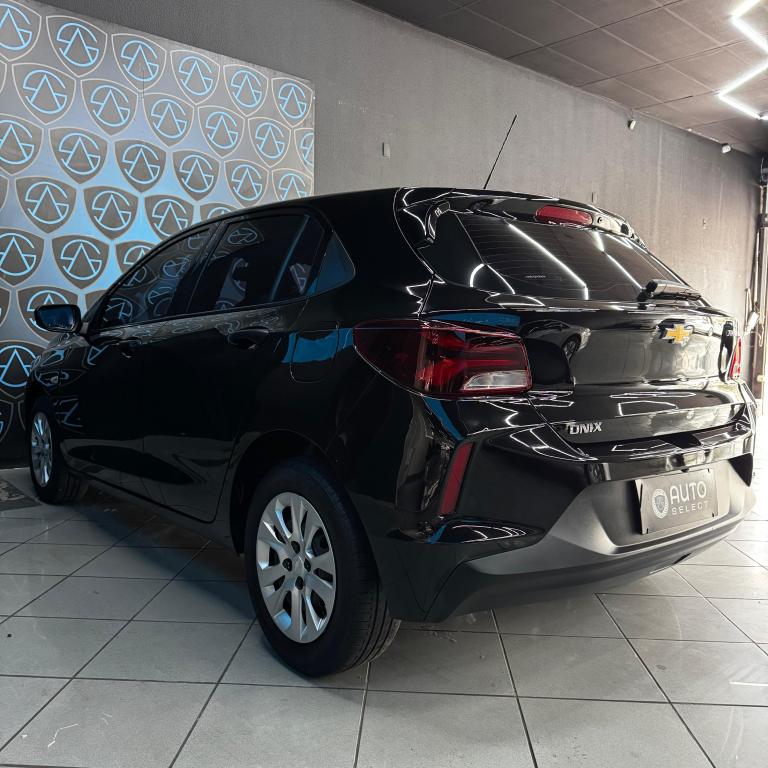 CHEVROLET Onix Hatch - Foto