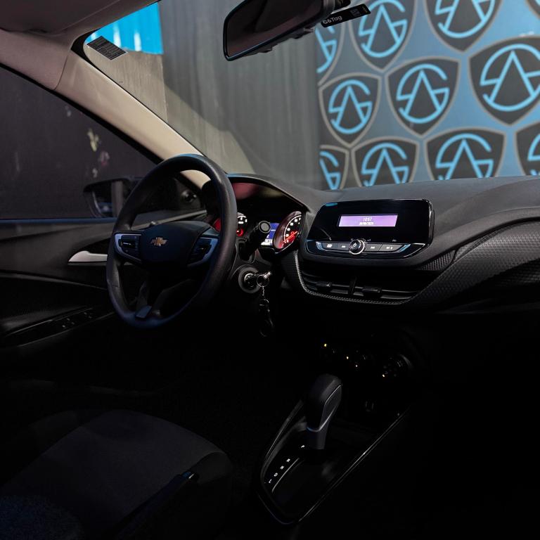 CHEVROLET Onix Hatch - Foto