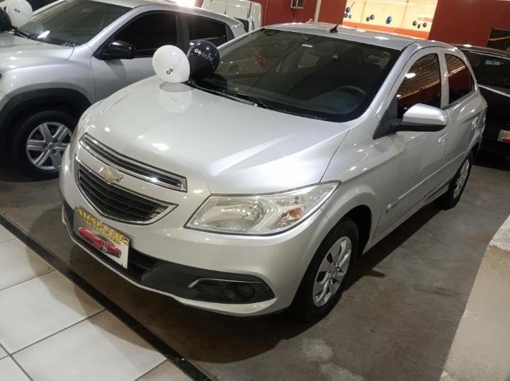 CHEVROLET Onix Hatch - Foto