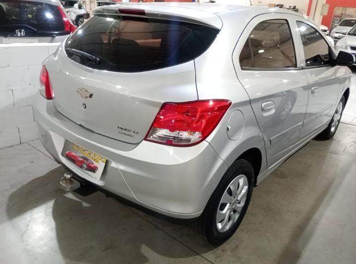 CHEVROLET Onix Hatch - Foto