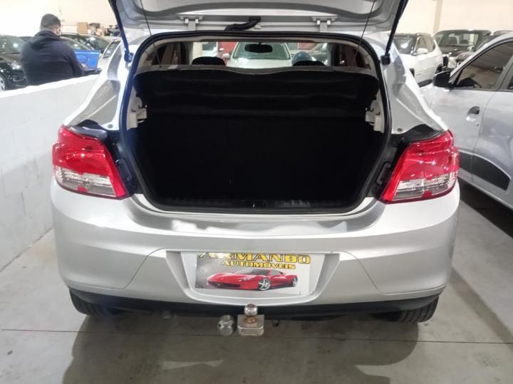 CHEVROLET Onix Hatch - Foto