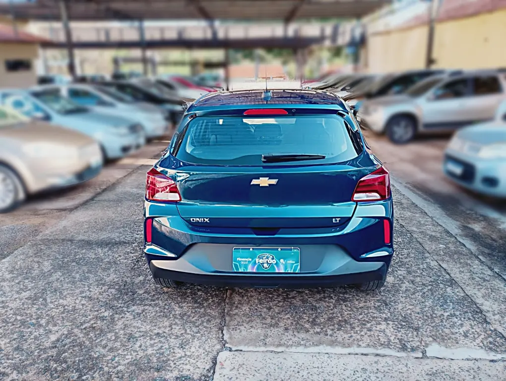 CHEVROLET Onix Hatch - Foto