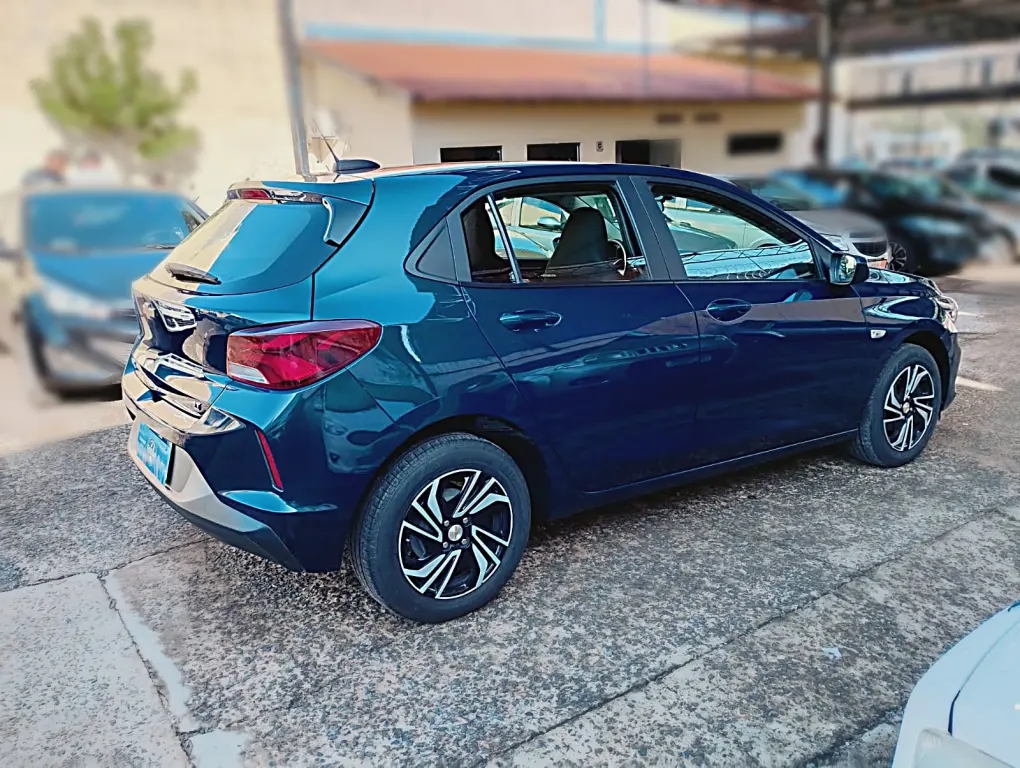 CHEVROLET Onix Hatch - Foto