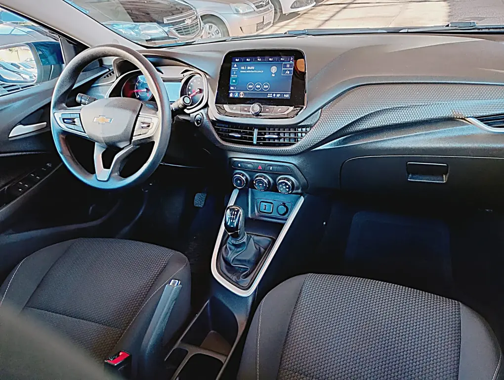 CHEVROLET Onix Hatch - Foto