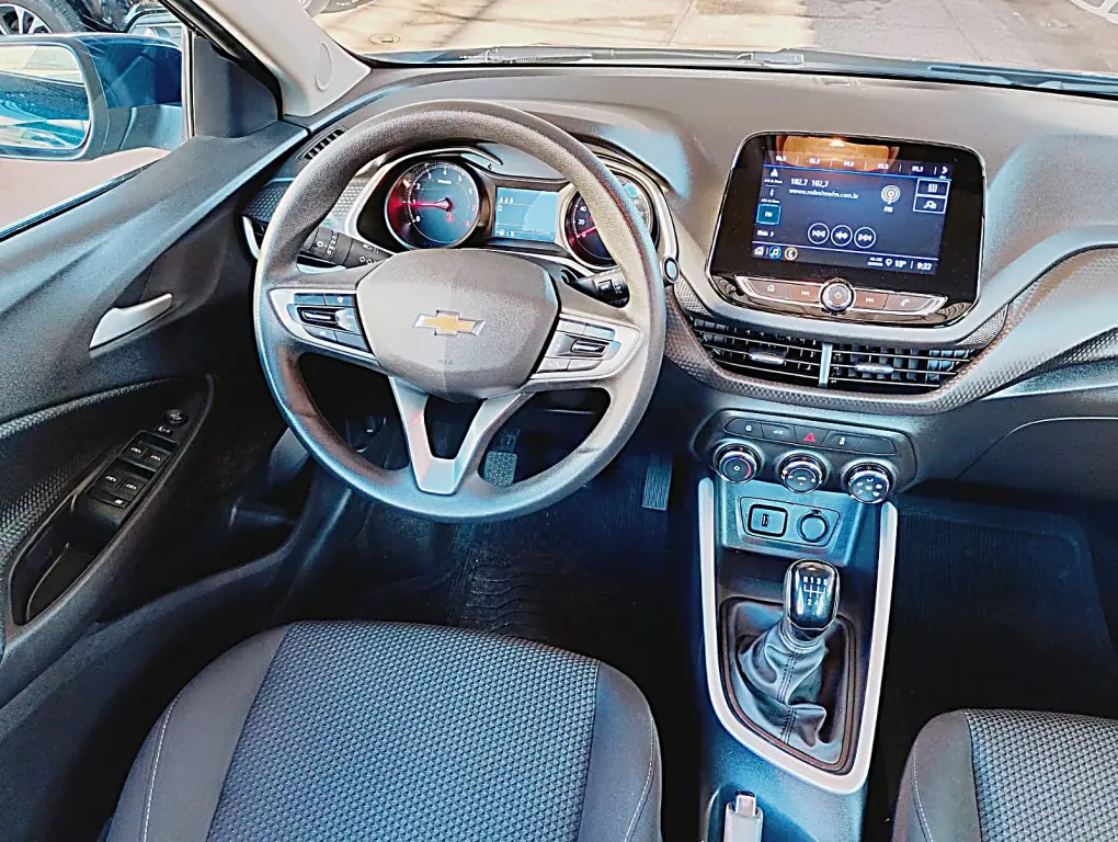 CHEVROLET Onix Hatch - Foto