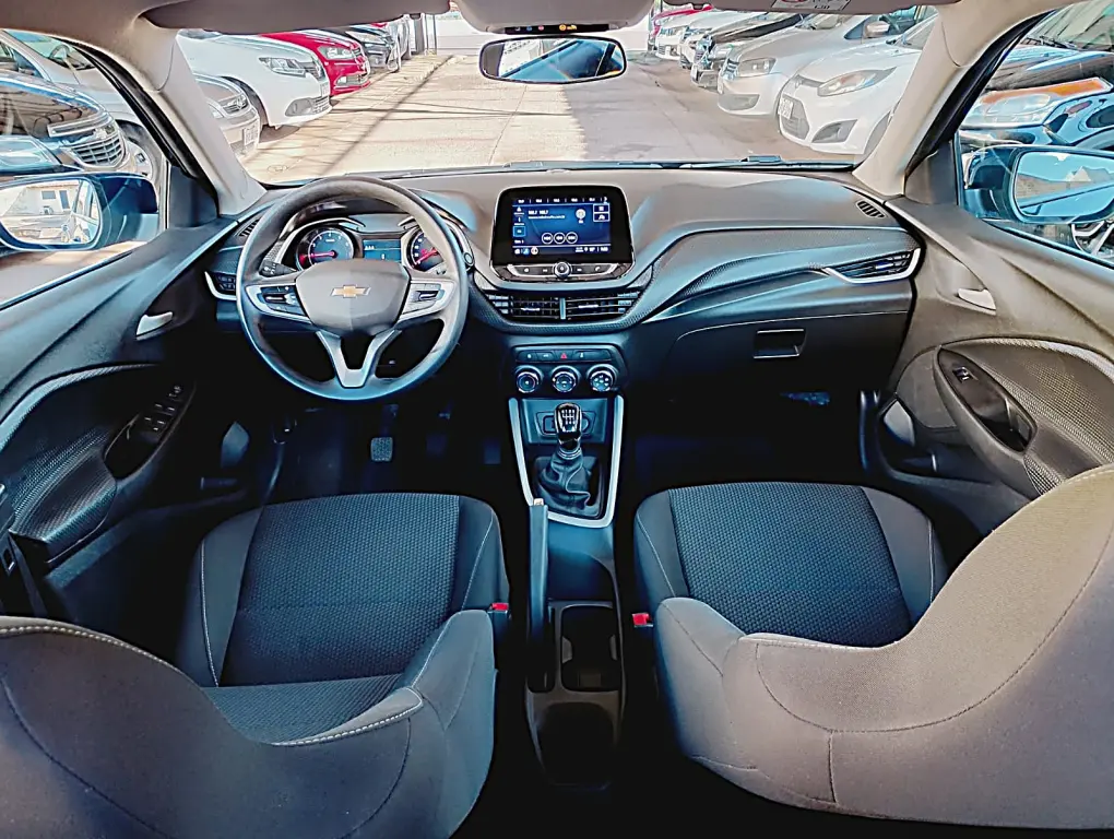 CHEVROLET Onix Hatch - Foto