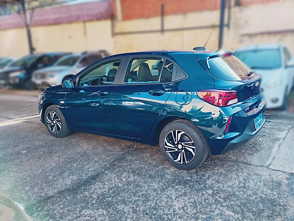 CHEVROLET Onix Hatch - Foto
