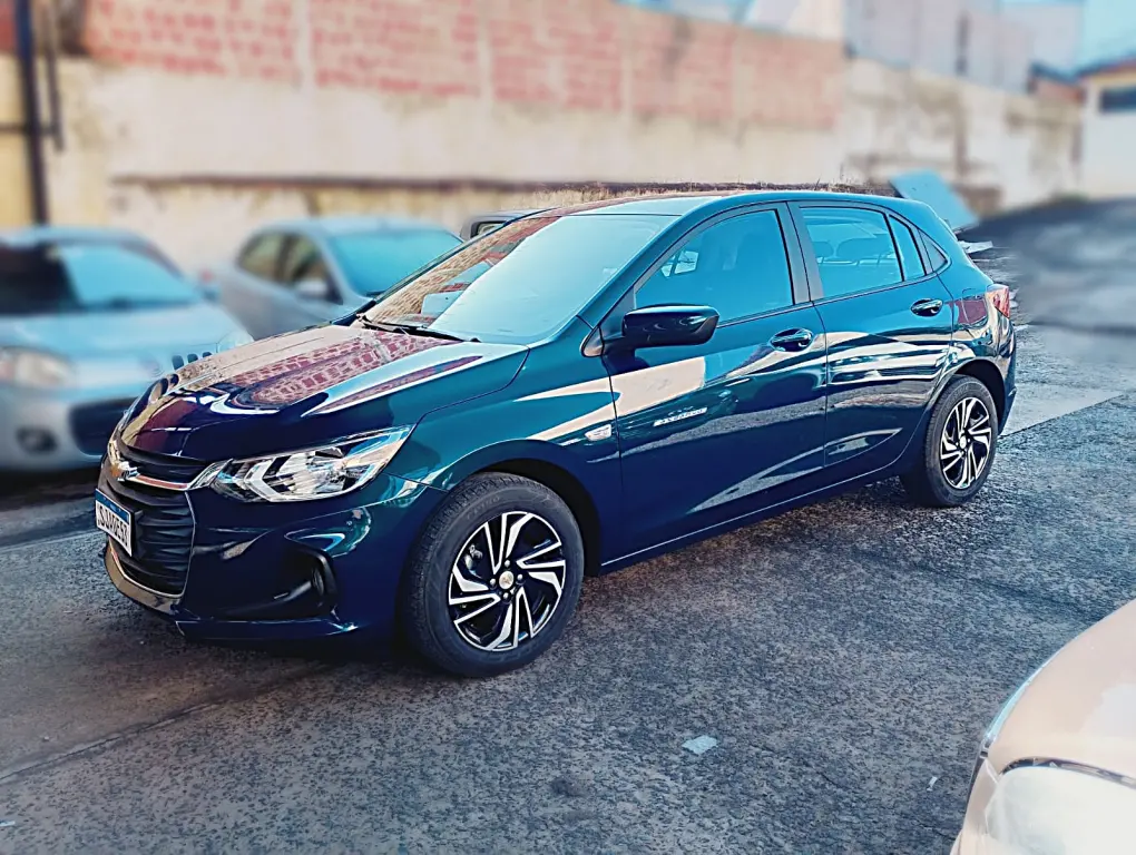 CHEVROLET Onix Hatch - Foto