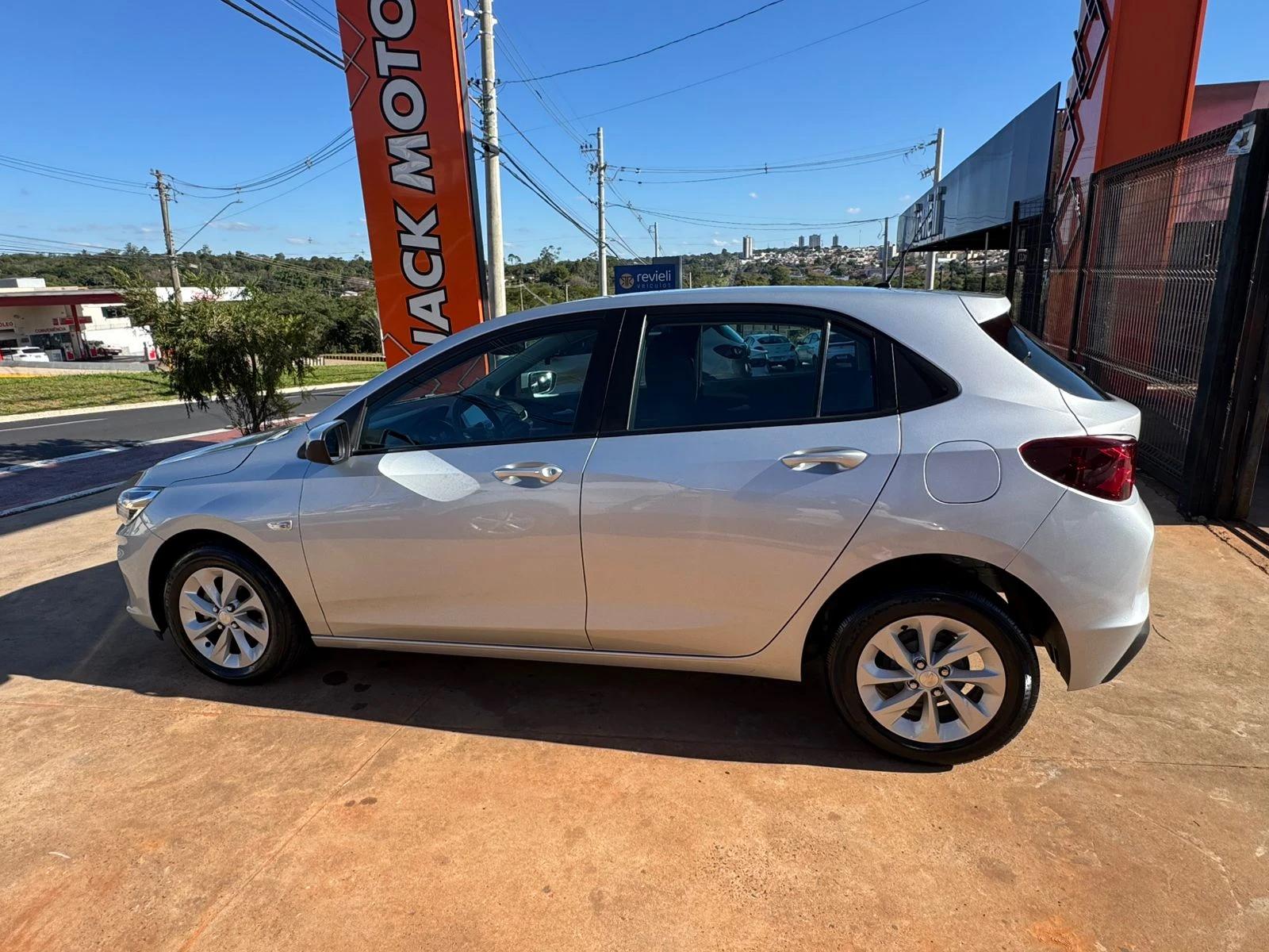 CHEVROLET Onix Hatch - Foto