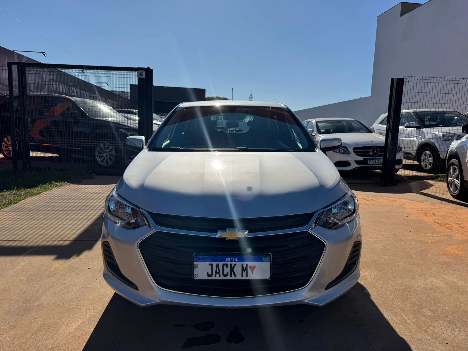 CHEVROLET Onix Hatch - Foto