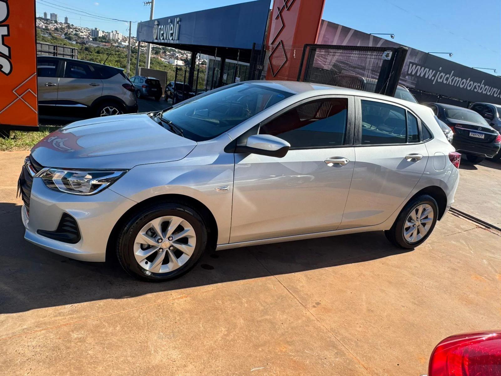 CHEVROLET Onix Hatch - Foto