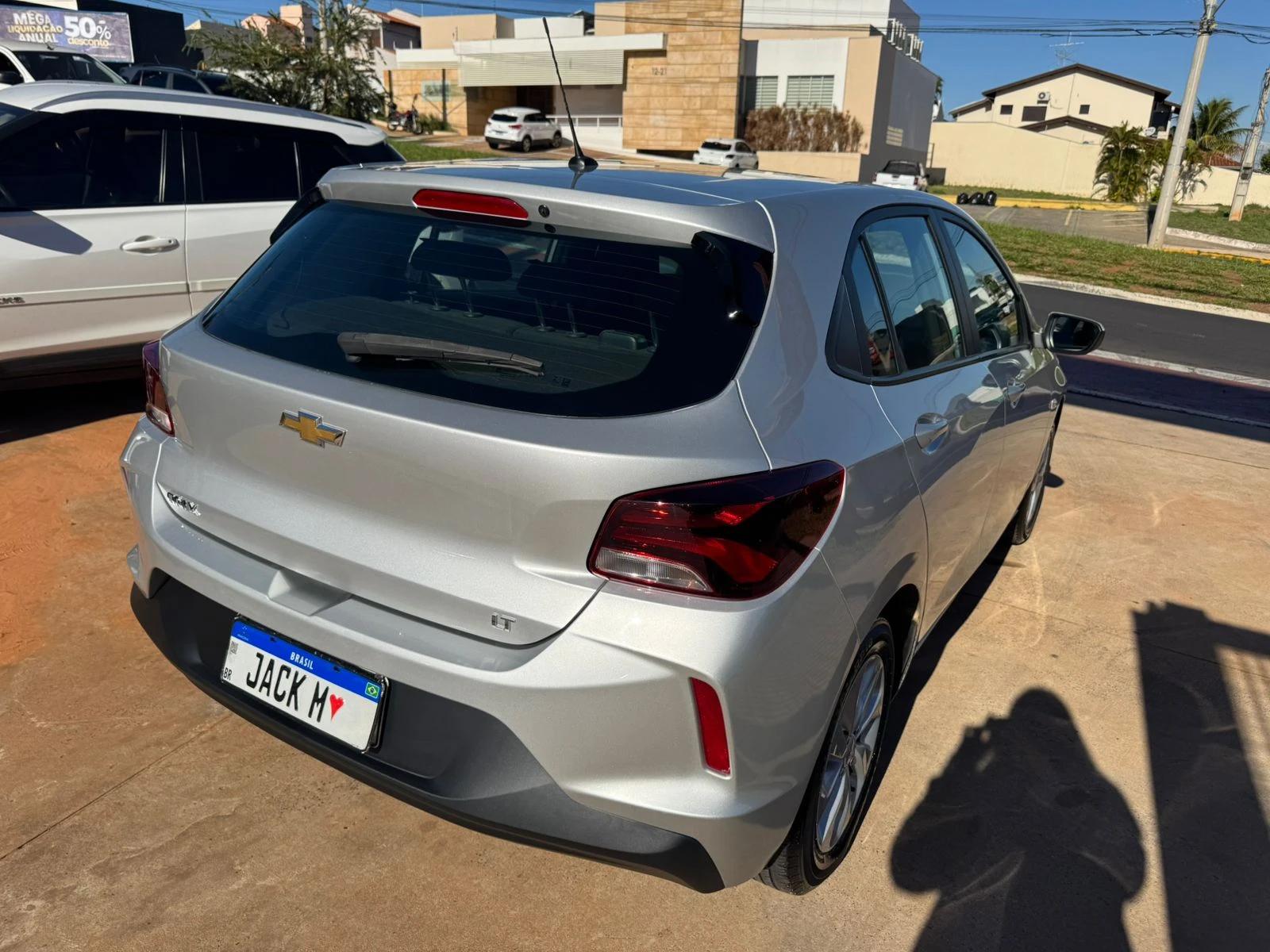 CHEVROLET Onix Hatch - Foto