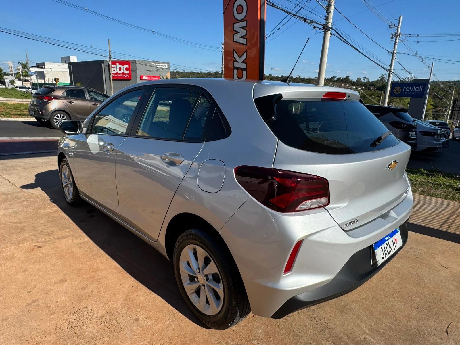 CHEVROLET Onix Hatch - Foto