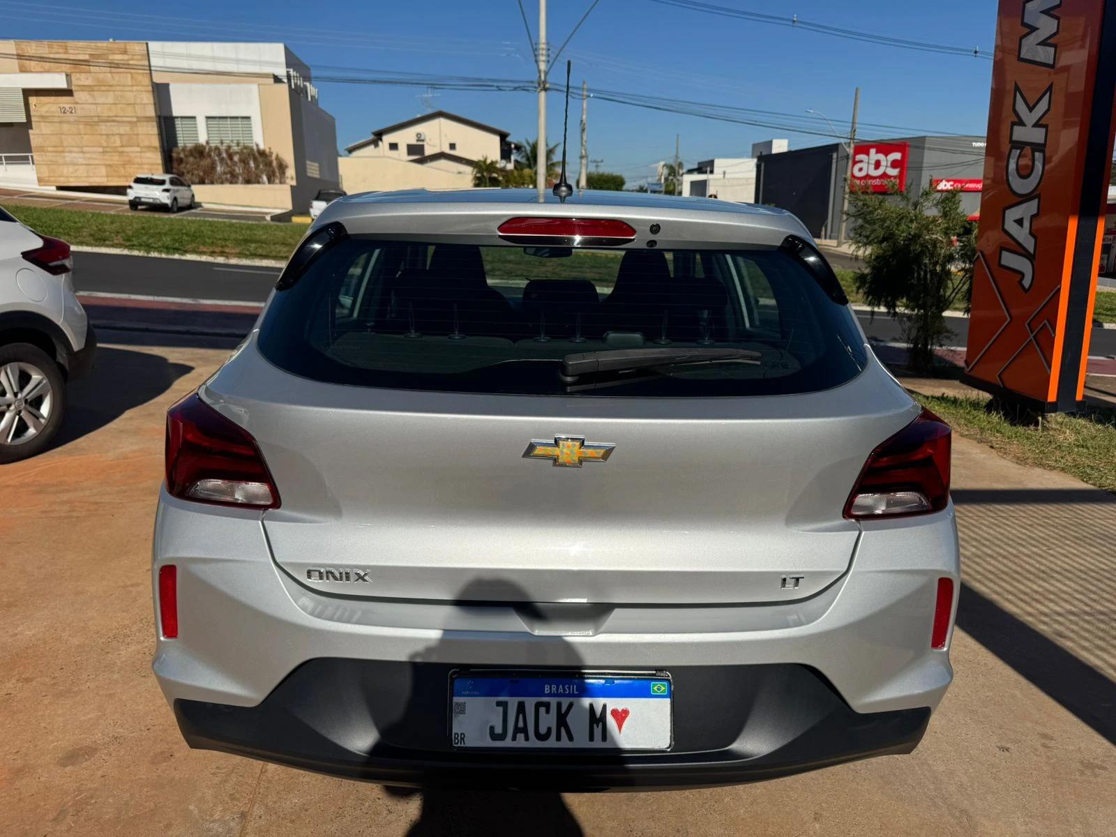 CHEVROLET Onix Hatch - Foto