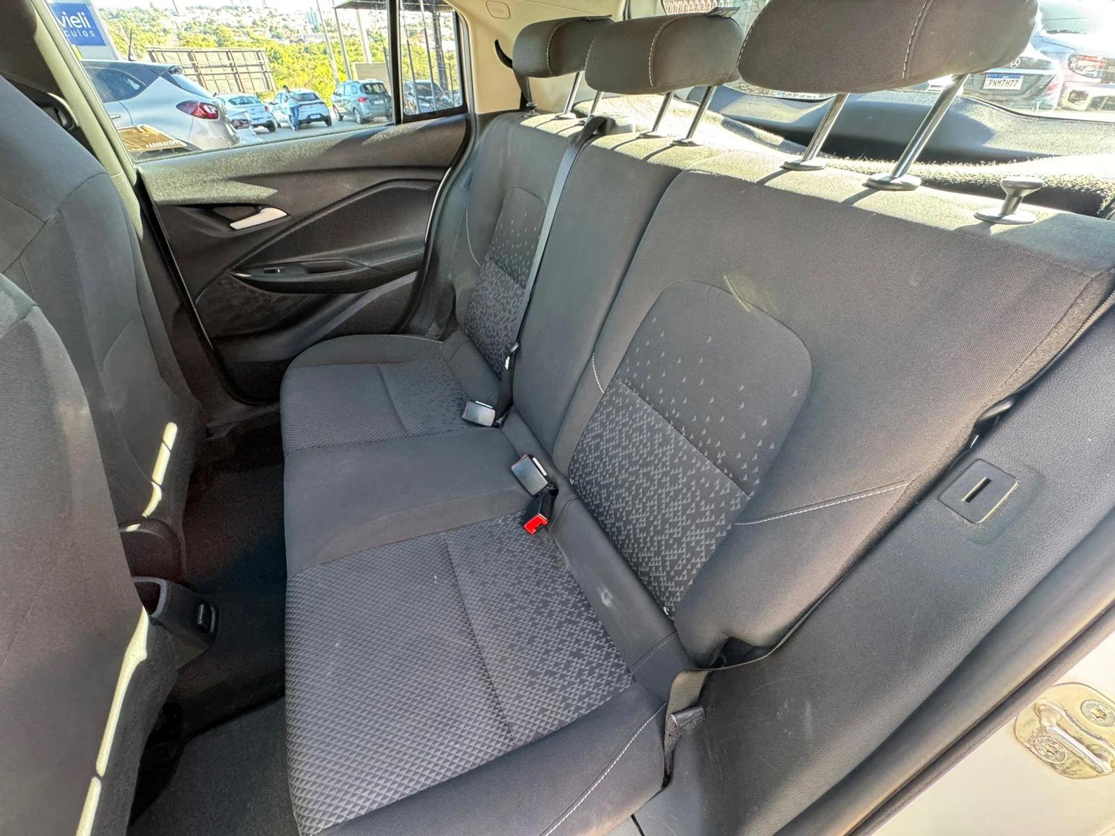 CHEVROLET Onix Hatch - Foto